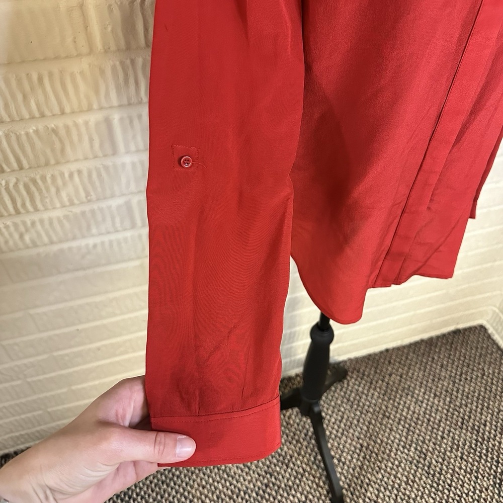 Trouve 100% Silk Button Down Blouse Sz S Red Minimalist V Neck Preppy Old Money - Picture 3 of 6